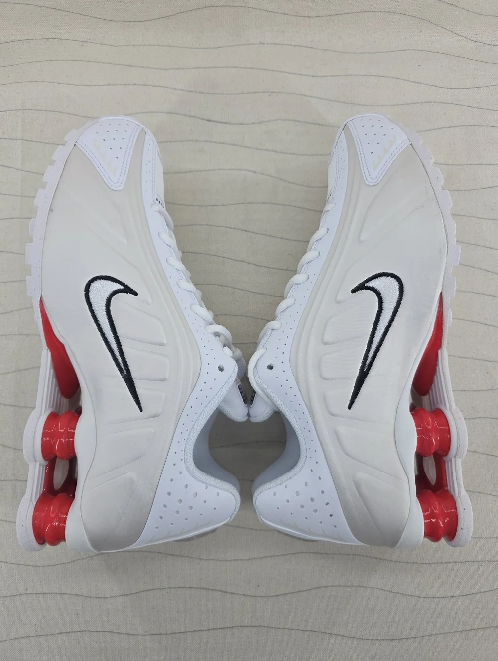 Nike Youth Shox R4 GS White Phantom Red Running Shoes CW2626-102 Size 7Y NEW